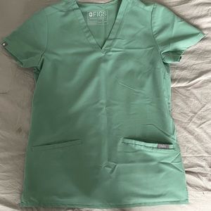 Figs scrub top